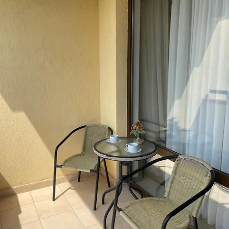 Flat On The With Free Parking On-site