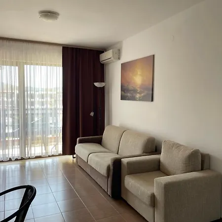 Flat On The With Free Parking On-site * 체르노모레츠