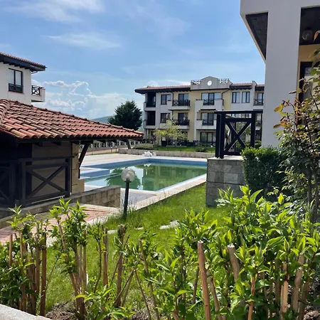 Flat On The דירה צ'רנומורץ