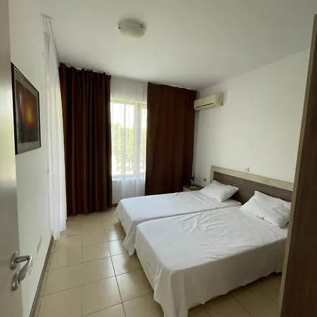 Flat On The With Free Parking On-site
