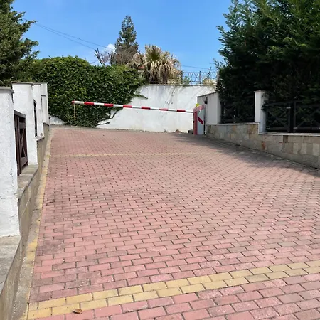 아파트 Flat On The With Free Parking On-site 체르노모레츠