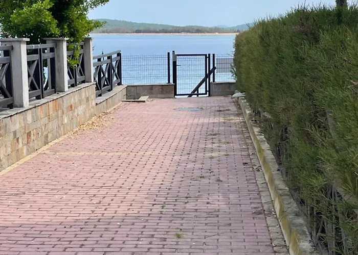 아파트 Flat On The