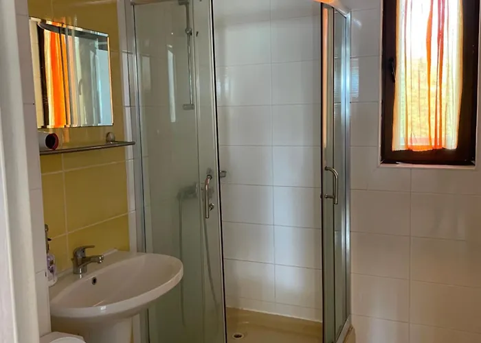 아파트 Flat On The